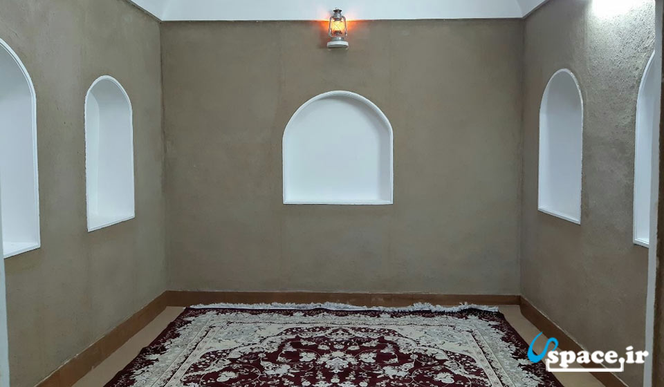 نمای داخل اتاق اقامتگاه بوم گردی ارگ قورتان - اصفهان- روستای قورتان