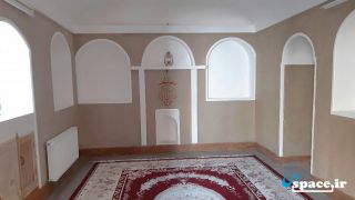 نمای داخل اتاق اقامتگاه بوم گردی ارگ قورتان - اصفهان- روستای قورتان